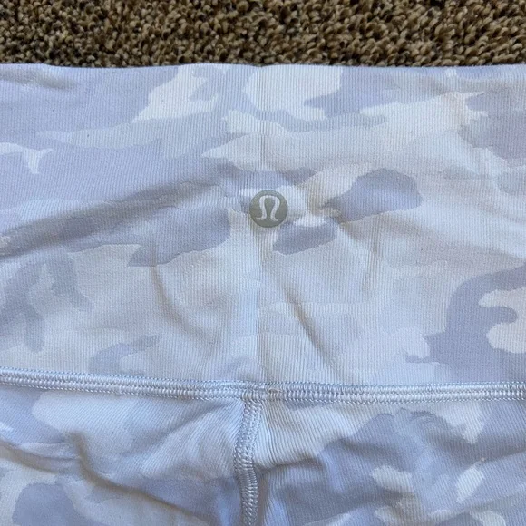 Lululemon White Camo Size 6 - Picture 6 of 7